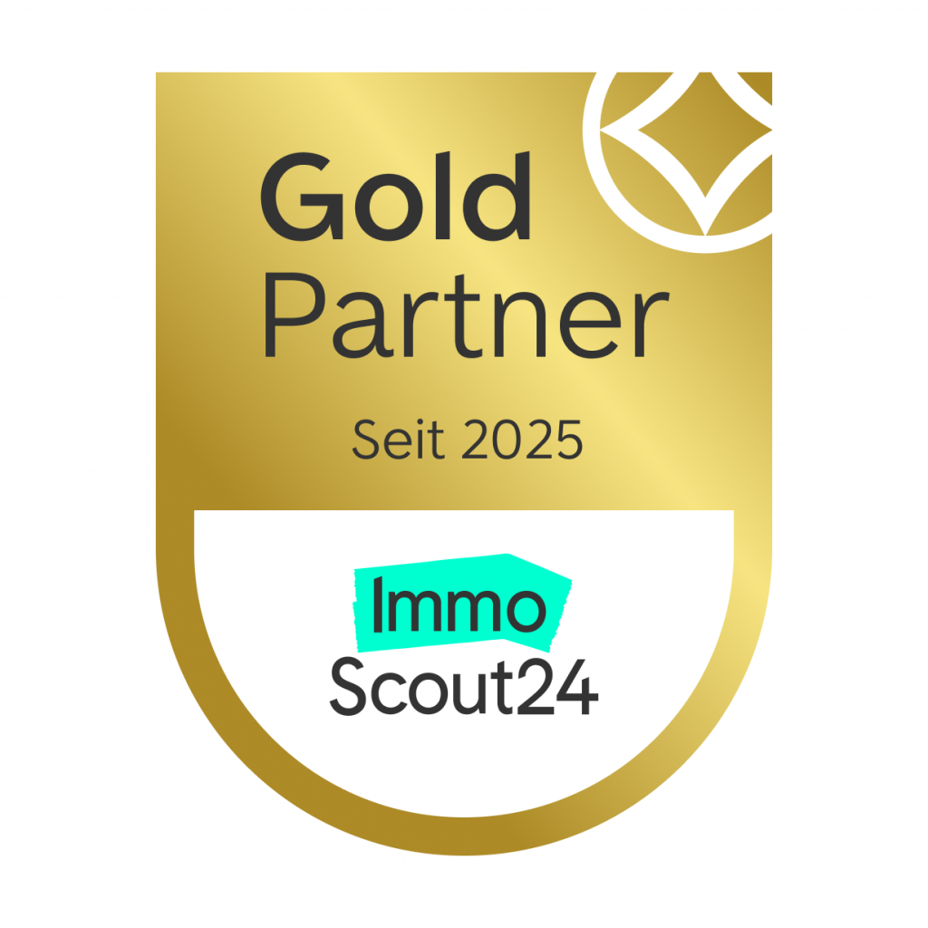 Goldenes Partnerlogo von Immobilienscout24, das die Premiumpartnerschaft und ausgezeichnete Qualität von Alea Immobilien offiziell auszeichnet.